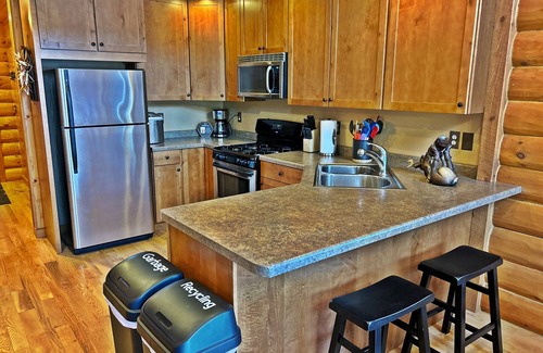 Oneida County Casa | Relaxing 3-bedroom family friendly cabin on Willow Lake with WiFi, AC, Washer&D
