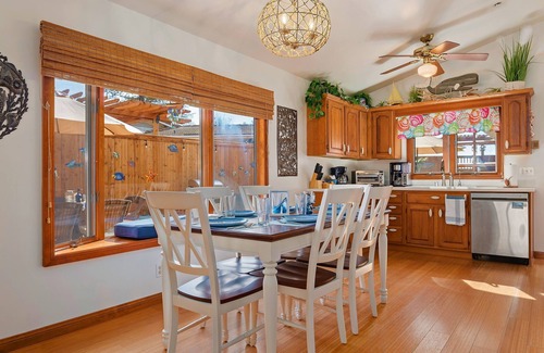 Toro Canyon Casa | Relaxing 3 bedroom House w/hot tub & 8ft pool table - 5 minutes from beach