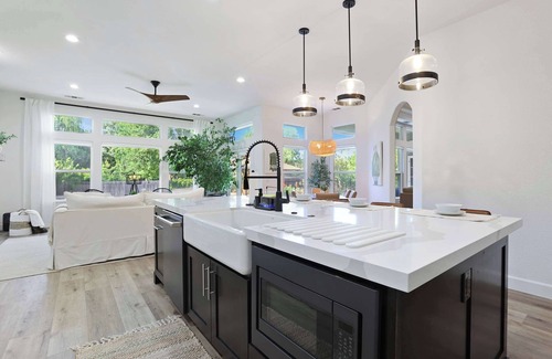Walnut Grove Casa | Relaxing 3BAPool+Hot Tub Near the River & Wineries