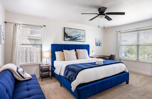 Austin Casa | Relaxing 3BR Austin stay with BBQ & Backyard