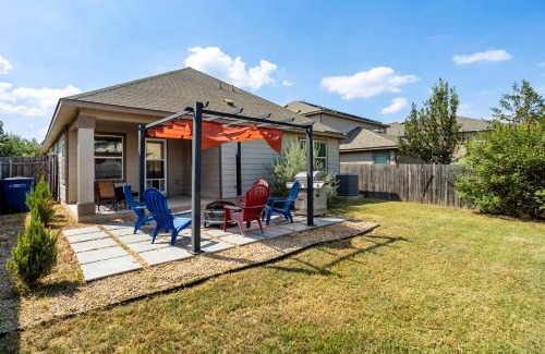 Austin Casa | Relaxing 3BR Austin stay with BBQ & Backyard