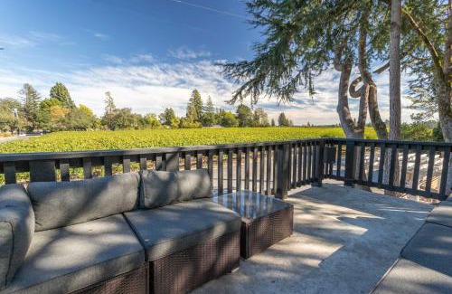 Graton Casa | Relaxing 3BR Home with Vineyard View Rooftop Deck and Game Room