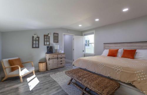Graton Casa | Relaxing 3BR Home with Vineyard View Rooftop Deck and Game Room