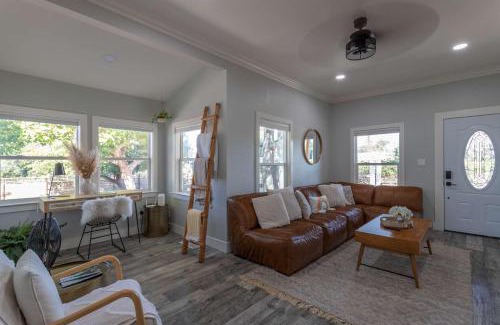Graton Casa | Relaxing 3BR Home with Vineyard View Rooftop Deck and Game Room