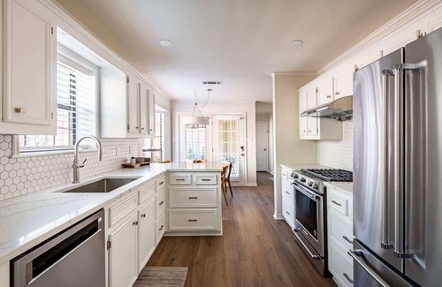 Corsicana Casa | Relaxing 3BR Stay - BBQ, Games & Comfort!