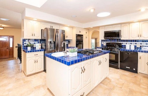 Castro Valley Casa | Relaxing 4 Bedroom, Center of Bay Area, Hot Tub