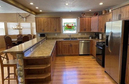 Kingman Casa | Relaxing 4-bedroom/5-bath house in the Hualapai Mountains above Kingman.