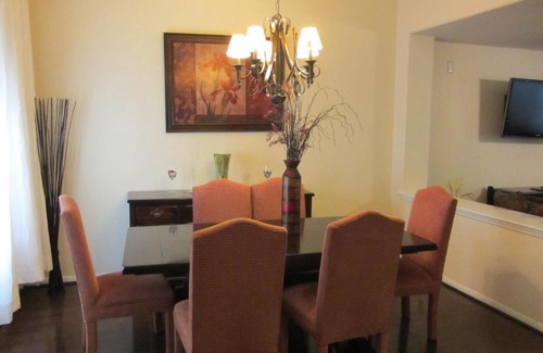 College Park Casa | Relaxing 4 Bedroom Home