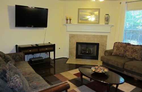 College Park Casa | Relaxing 4 Bedroom Home