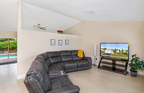 Sunrise Casa | Relaxing 4 Bedroom Home With Pool