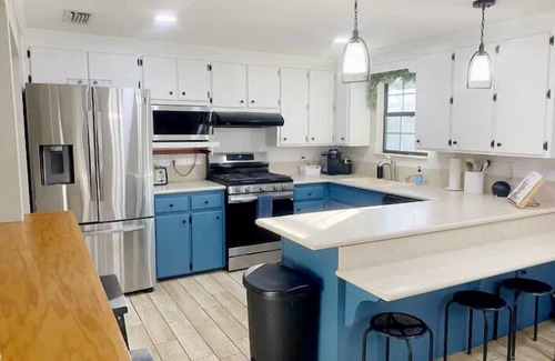 Boys Ranch Casa | Relaxing 4-bedroom house; 20 mins from springs in Live Oak on pond with fire pit