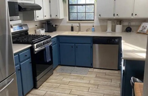 Boys Ranch Casa | Relaxing 4-bedroom house; 20 mins from springs in Live Oak on pond with fire pit