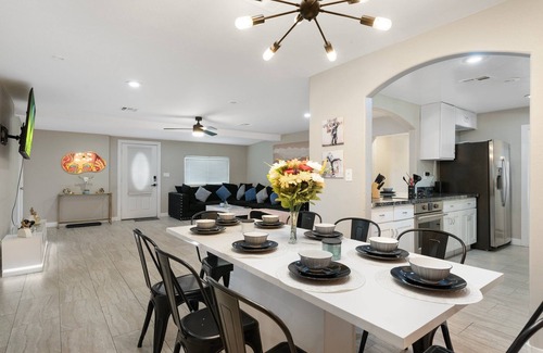 Mesa Casa | Relaxing 4-bedroom house w/heated pool, hot tub, basketball goal, and game room