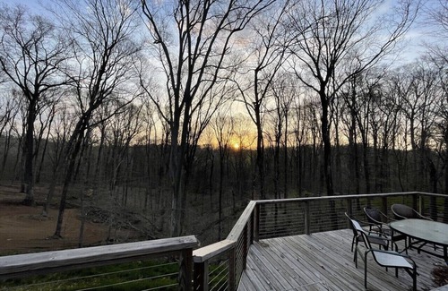 Bloomington Casa | Relaxing 4 Bedroom w/ Theater, Large Deck