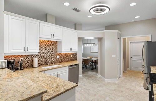 South Gate Ridge Casa | Relaxing 4BR Home with Saltwater Pool/Spa, Near the Beach, 30 day minimum, perfe
