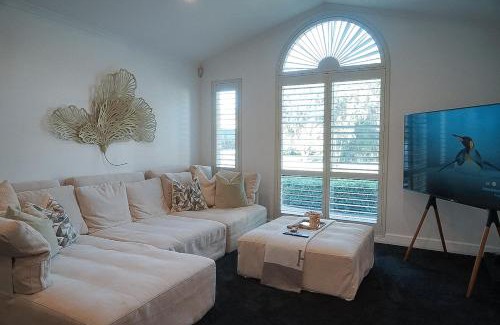 Beaumont Hills Casa | Relaxing 4BR House Enjoy Spa, Sauna , Private Garden