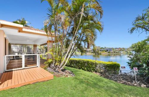 Robina Villa | Relaxing 4BR Robina Escape with Parking & Pool
