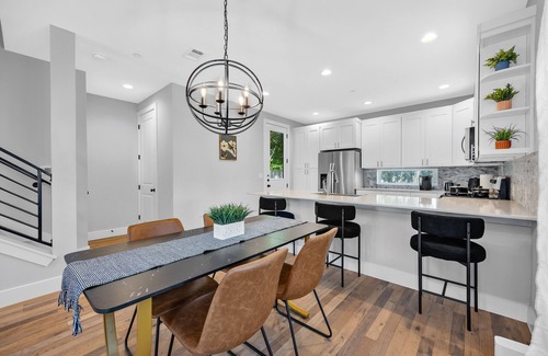 University Hills and Windsor Park Casa | Relaxing 4BR Stay - 5 Mins to DT - Quiet & Central!