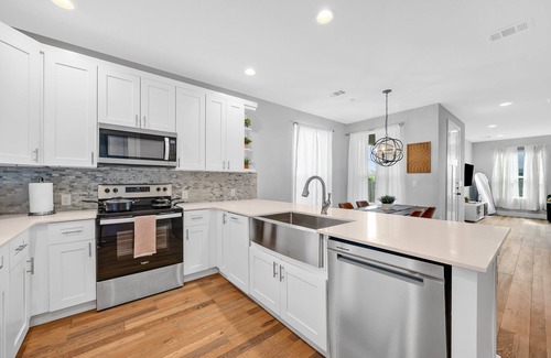 University Hills and Windsor Park Casa | Relaxing 4BR Stay - 5 Mins to DT - Quiet & Central!