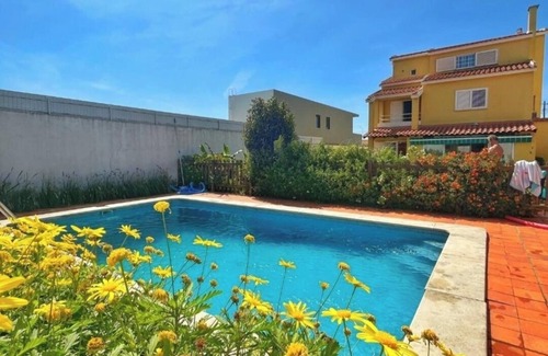 Linda-a-Velha Villa | Relaxing 5-Bedroom Villa with Private Pool, Outdoor Playground, Barbeque zona.