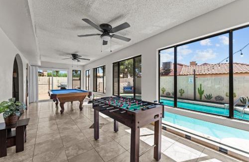 Glendale Casa | Relaxing 5br W Heated Pool, Billiards & Foosball
