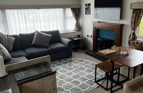 Great Houghton Cabina | Relaxing and Quiet Holiday Cabin, Sleeps 4