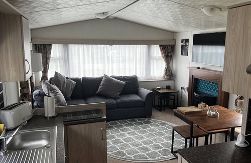 Great Houghton Cabina | Relaxing and Quiet Holiday Cabin, Sleeps 4