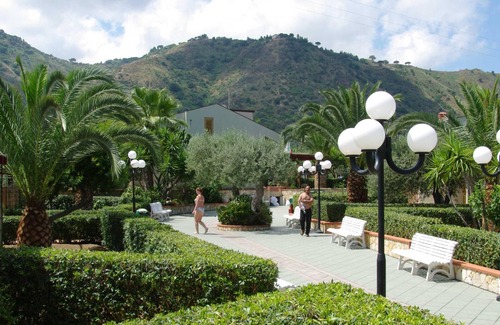Mazzaforno Apartamento | Relaxing Apartment for 2 People in Residence