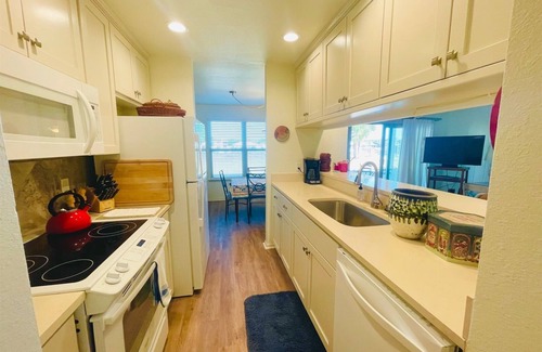 Harbor Oaks Casa | Relaxing Bayhouse Condominium Living