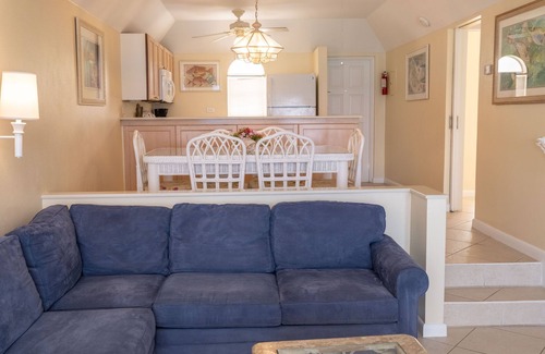 Paradise Island Villa | Relaxing Beach Villa with Full Kitchen, Free Wifi & Parking by RedAwning