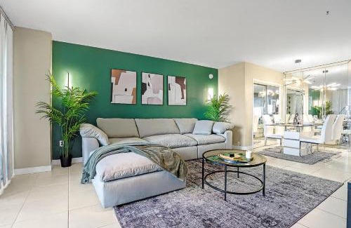 Galt Mile Apartamento | Relaxing Beach Escape - Oceanfront Pool and Tiki