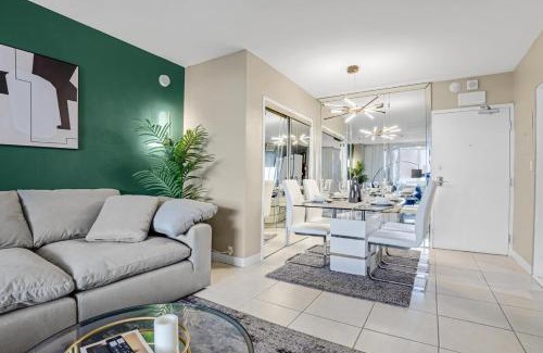Galt Mile Apartamento | Relaxing Beach Escape - Oceanfront Pool and Tiki
