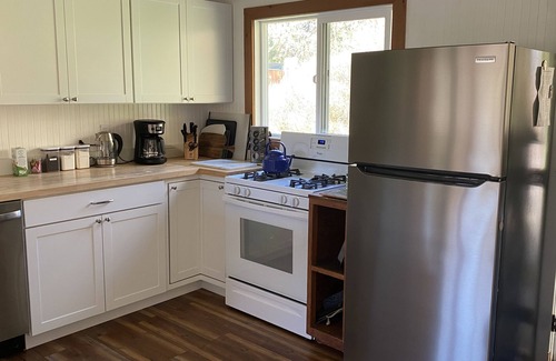 Bodega Bay Cabaña | Relaxing Beekeeper's Cottage with hot tub