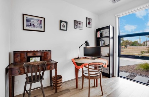 Bentleigh Casa | Relaxing Bentleigh Executive Family Getaway