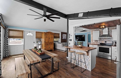 Englewood South Casa | Relaxing bungalow- Mins to Beach - Heated Pool