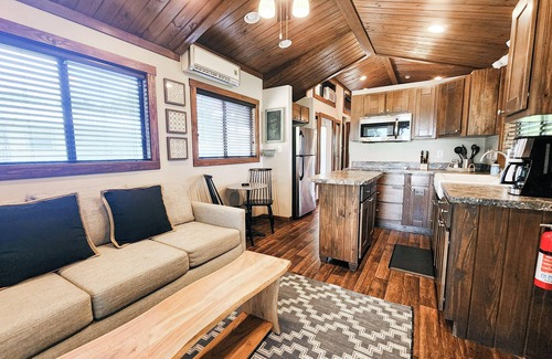 Staples Cabina | Relaxing Cabin near the San Marcos River!