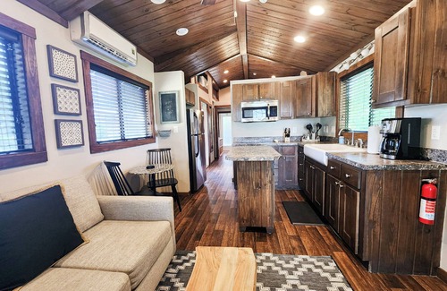 Staples Cabina | Relaxing Cabin near the San Marcos River!