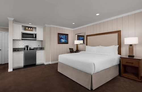 Napa Hotel | Relaxing California Hideaway! FREE Parking, Pool & Golf, Near Montclair Park!