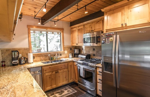 Carnelian Bay Casa | Relaxing Carnelian Bay Retreat - within walking distance to lake