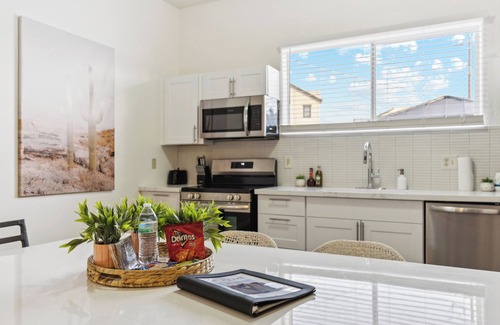 Camelback East Apartamento | Relaxing Casita | Pool | Spa | Prime Location