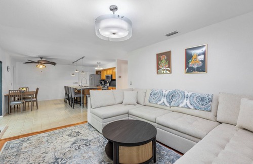 Clearwater Casa | Relaxing Coastal Comfort - Heated Pool