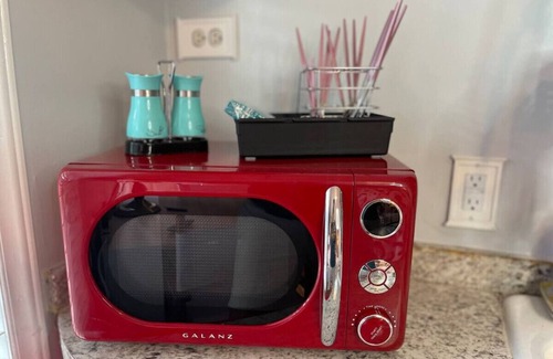 Earlewood Casa | Relaxing COLA Retro Home