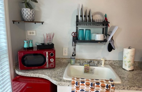 Earlewood Casa | Relaxing COLA Retro Home