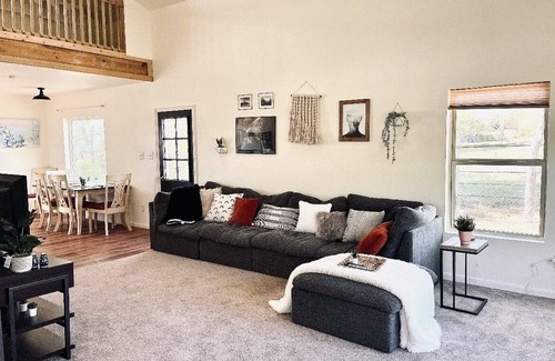 Fort Worth Cabaña | Relaxing Country Cottage