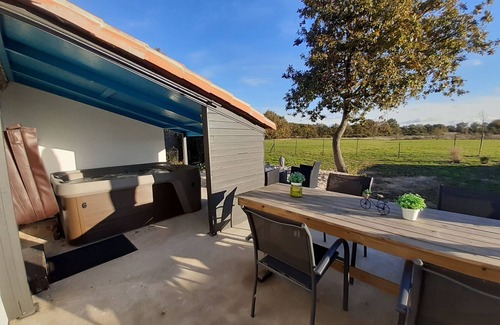 Sallertaine Cabaña | Escapada Relajante: Gîte con Spa Privado en Naturaleza del Marais Breton-Vendéen