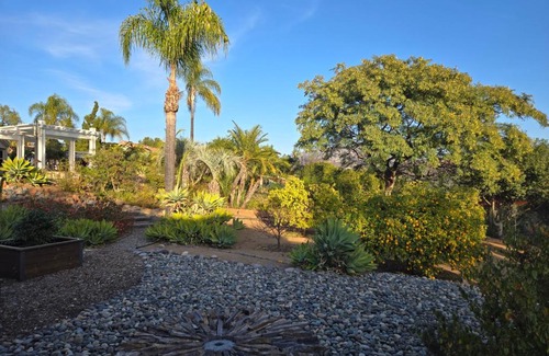Poway Casa | Relaxing Countryside Resort Guest House