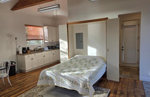 Poway Casa | Relaxing Countryside Resort Guest House