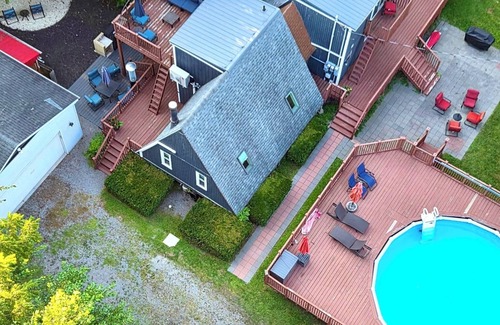 Findlay Chalet De Esquí | Relaxing, Cozy & Secluded One Loft Bedroom A-Frame w/ Wood Burning Pellet Stove