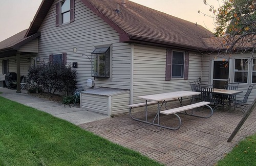Coldwater Cabaña | Relaxing & Delightful Lakefront House on Coldwater Lake in Shawnee Shoals