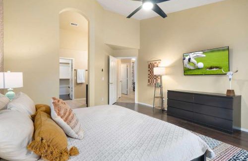 Tatum Highlands Casa | Relaxing Desert Ridge Home Pool & Putting Green
